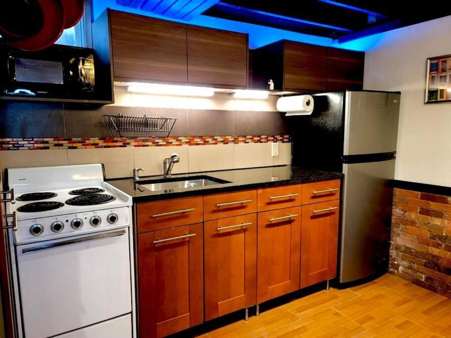 Live In This Iconic East Side Lower Level Unit Providence Luaran gambar