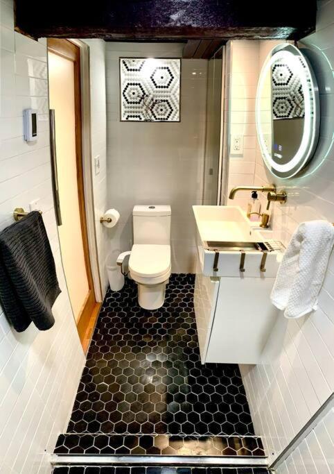 Live In This Iconic East Side Lower Level Unit Providence Luaran gambar